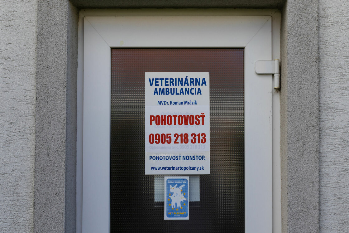 pohotovosť veterinárna ambulancia dvere MVDr Mrázik Roman